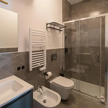 23 3* ترييستي